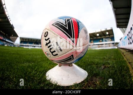 21. November 2020; The Den, Bermondsey, London, England; English Championship Football, Millwall Football Club gegen Cardiff City; EFL Mitre Delta Max Fußball auf einem Kegel auf dem Spielfeld nur für Spieler Stockfoto