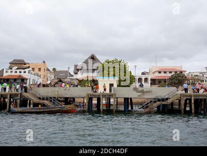 Altstadt am Wasser und Dock, Lamu County, Lamu, Kenia Stockfoto