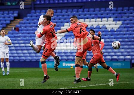 BIRKENHEAD, ENGLAND. 21. NOVEMBER Tranmeres James Vaughan führt das erste Tor, um es 1-0 während der Sky Bet League 2 Spiel zwischen Tranmere Rovers und Grimsby Town im Prenton Park, Birkenhead am Samstag, 21. November 2020. (Kredit: Chris Donnelly, MI News) Kredit: MI Nachrichten & Sport /Alamy Live Nachrichten Stockfoto