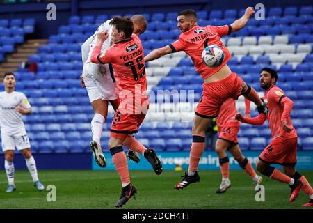 BIRKENHEAD, ENGLAND. 21. NOVEMBER Tranmeres James Vaughan führt das erste Tor, um es 1-0 während der Sky Bet League 2 Spiel zwischen Tranmere Rovers und Grimsby Town im Prenton Park, Birkenhead am Samstag, 21. November 2020. (Kredit: Chris Donnelly, MI News) Kredit: MI Nachrichten & Sport /Alamy Live Nachrichten Stockfoto
