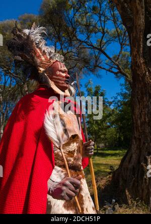 Kikuyu Stammesmann in traditioneller Kleidung, Laikipia, Nyahururu, Kenia Stockfoto