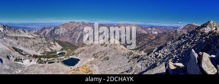 Red Pine Lake Berglandschaft Panoramalandschaft vom White Baldy und Pfeifferhorn Wanderweg, Richtung Little Cottonwood Canyon, Wasatch Rocky Mountain Stockfoto