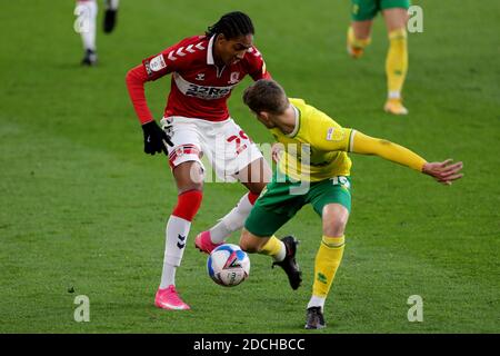 Middlesbroughs Djed Spence und Norwich Citys Jacob Lungi Sorensen während des Sky Bet Championship-Spiels im Riverside Stadium, Middlesbrough. Stockfoto