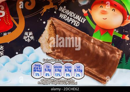 reference intake nutritional information label on pack of McVities Santa Snacks chocolate cake bars Stockfoto