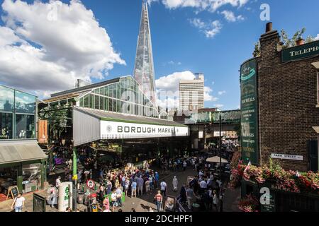 Borough Market, in der Nähe der London Bridge. Es ist einer der größten und ältesten Lebensmittelmärkte in London. Stockfoto