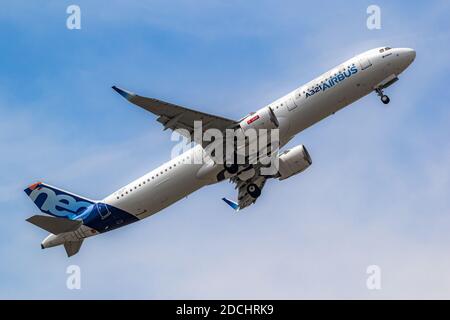 Airbus A321 Neo Passagierflugzeug, das vom Flughafen Paris-Le Bourget abfliegt. Frankreich - 22. Juni 2017 Stockfoto