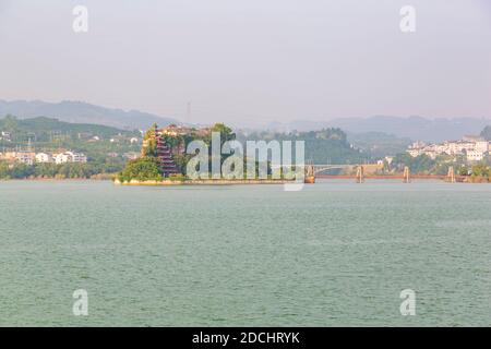 Blick auf die Shi Baozhai-Pagode am Jangtsekiang bei Wanzhou, Chongqing, Volksrepublik China, Asien Stockfoto