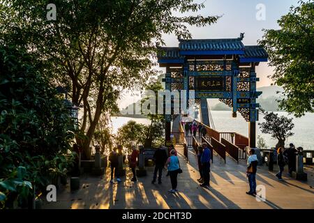 Blick auf den Eingang der Shi Baozhai-Pagode am Jangtsekiang bei Wanzhou, Chongqing, Volksrepublik China, Asien Stockfoto