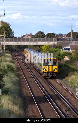 Merseyrail Elektrik Klasse 507 + 508 dritte Schiene elektrische Züge 507014 + 508122 über Ainsdale auf der Merseyrail Northern Line Stockfoto