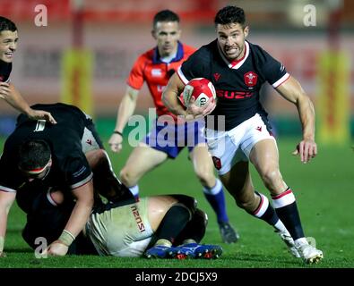 Wales' Rhys Webb mit dem Ball während des Herbst-Nations-Cup-Spiels im Parc y Scarlets, Llanelli. Stockfoto