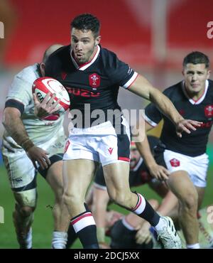 Wales' Rhys Webb mit dem Ball während des Herbst-Nations-Cup-Spiels im Parc y Scarlets, Llanelli. Stockfoto