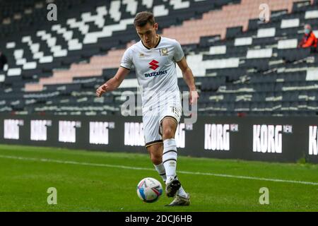 MILTON KEYNES, ENGLAND. NOVEMBER. Milton Keynes Dons Warren O'Hora während der ersten Hälfte der Sky Bet League ein Spiel zwischen MK Dons und Hull City im Stadium MK, Milton Keynes am Samstag, 21. November 2020. (Kredit: John Cripps - MI News) Kredit: MI Nachrichten & Sport /Alamy Live Nachrichten Stockfoto