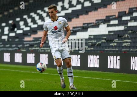 MILTON KEYNES, ENGLAND. NOVEMBER. Milton Keynes Dons Warren O'Hora während der ersten Hälfte der Sky Bet League ein Spiel zwischen MK Dons und Hull City im Stadium MK, Milton Keynes am Samstag, 21. November 2020. (Kredit: John Cripps - MI News) Kredit: MI Nachrichten & Sport /Alamy Live Nachrichten Stockfoto