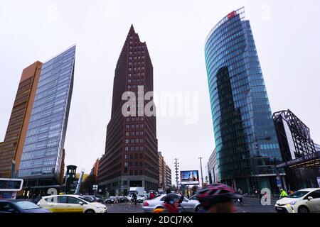 In der Nähe einer belebten Straße Stockfoto