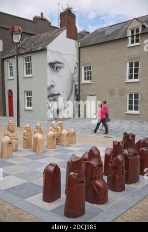 Waterford, Republik Irland - 13. Juni 2017: Schachspiel in der Straße von Waterford in Irland, das die normannische Invasion im Jahre 1169 n. Chr. darstellt, die Biene haben Stockfoto