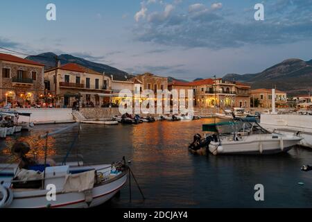 Mani, Griechenland - August 11 2020: Agios Nikolaos Dorf in der Nähe von Kardamyli, Peloponnes Stockfoto