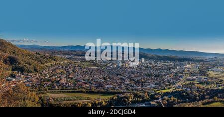 Nova Gorica Slowenien Panorama Vom Berg Sabotin. Beginn mit Solkan auf der linken Seite.Nächster zentraler Teil ist Nova Gorica Center.Extreme rechts Gorizia Castle IT Stockfoto