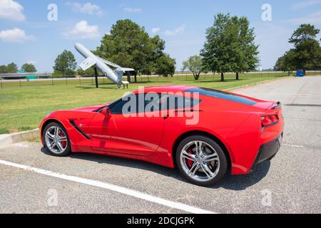 Rote Chevrolet Corvette und Mace Drohne im Museum of Luftfahrt Warner Robins Air Force Base Macon Georgia Stockfoto