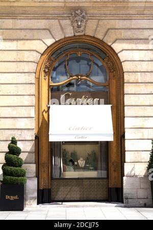 Paris, France : Cartier Shop in Place Vendome in Paris. Das Unternehmen mit Sitz in Paris Stockfoto