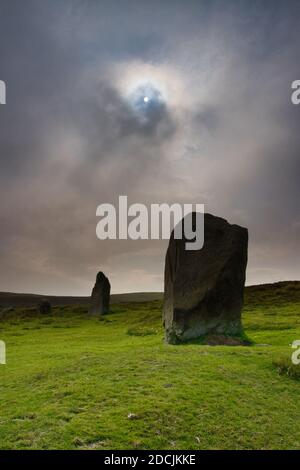 Silhouettenansicht des Druids Circle bei Penmaenmawr, North Wales, Großbritannien. Stockfoto