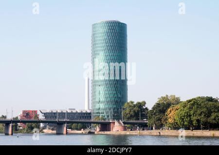 FRANKFURT AM MAIN, DEUTSCHLAND : Blick auf den Westhafen Tower in Frankfurt, Deutschland Stockfoto