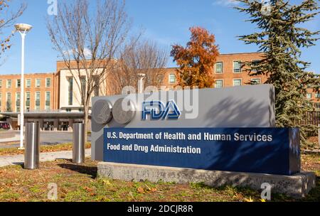 Silver Spring, MD, USA 11/10/2020: Außenansicht des Hauptsitzes der US Food and Drug Administration (FDA). Diese Bundesbehörde genehmigt Medikation Stockfoto