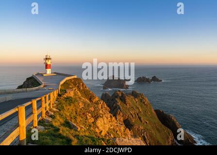 Der Leuchtturm Cabo Ortegal an der Küste Galiciens sonnenaufgang Stockfoto