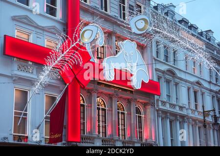 London, Großbritannien. 21. November 2020. Cartier-Shop in Weihnachtsdekoration auf New Bond Street. Quelle: Waldemar Sikora Stockfoto