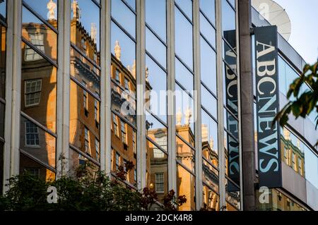 ABC News - Washington Bureau 1717 DeSales Street, N.W. Washington District of Columbia 20036. Reflexionen in den Fenstern von den Gebäuden gegenüber. Stockfoto