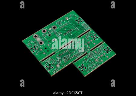 Leiterplatten-PCB für Elektronikprodukte, die auf dem isoliert sind Schwarzer Hintergrund Stockfoto