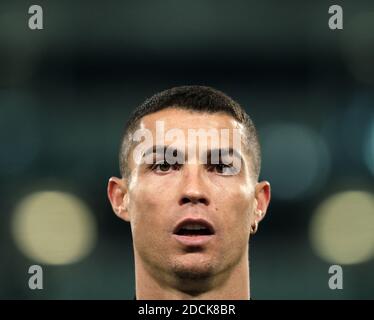 Turin, Italien. November 2020. Cristiano Ronaldo des FC Juventus reagiert vor einem Serie-A-Fußballspiel zwischen FC Juventus und Cagliari in Turin, Italien, am 21. November 2020. Quelle: Federico Tardito/Xinhua/Alamy Live News Stockfoto