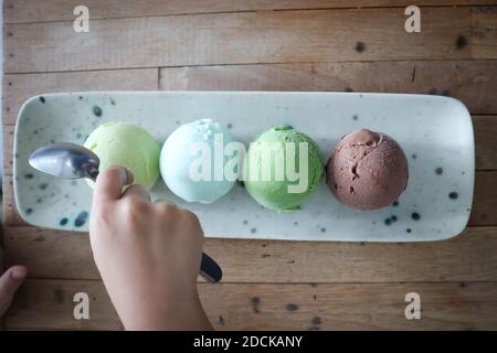 Eis oder Grüntee-Eis, Minze-Eis und Schokoladeneis und Zitroneneis Stockfoto