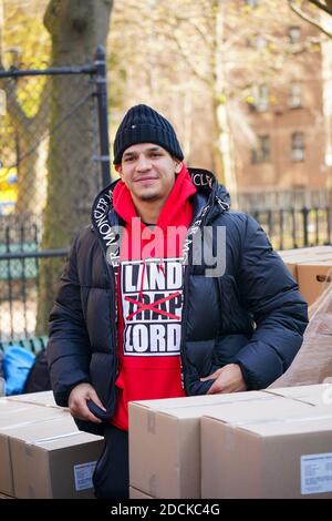 New York, Usa. November 2020. Edward Barlanga, Food Bank für New York City gesehen während der Thanksgiving-Feier. Kredit: SOPA Images Limited/Alamy Live Nachrichten Stockfoto