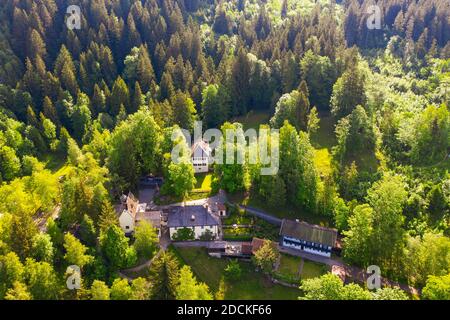 Kloster und Wallfahrtskapelle Maria Himmelfahrt in Birkenstein, Fischbachau, Drohnenaufnahme, Oberbayern, Bayern, Deutschland Stockfoto