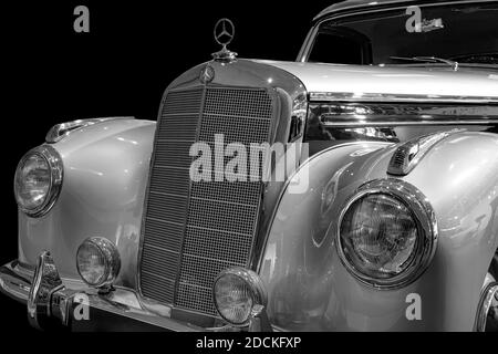 Oldtimer Detail, Mercedes 220 EIN Cabriolet, in schwarz und weiß Stockfoto