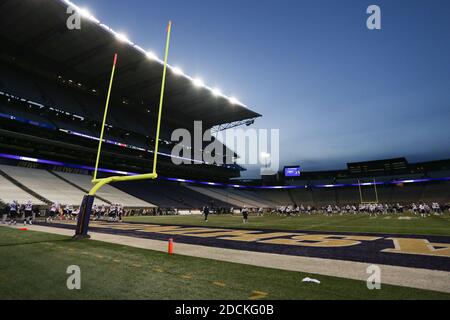 Seattle, WA, USA. November 2020. Husky Stadium ohne Fans während eines Spiels zwischen den Arizona Wildcats und Washington Huskies im Husky Stadium in Seattle, WA. Sean BrownCSM/Alamy Live News Stockfoto