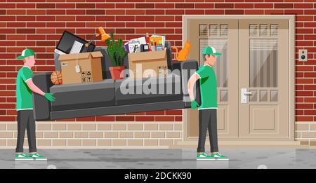 Lieferung Charakter Mann Movers tragen Sofa mit Haushaltsgegenständen. Träger tragen Couch isoliert. Umzugsfirma mit Ladern und Möbeln. Delivery Relocation Service. Flache Vektorgrafik Stock Vektor