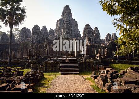 Der Bayon ist ein reich dekorierter Khmer Tempel in Angkor in Kambodscha. Erbaut im späten 12. Oder frühen 13. Jahrhundert als Staatstempel des Mahayana Stockfoto