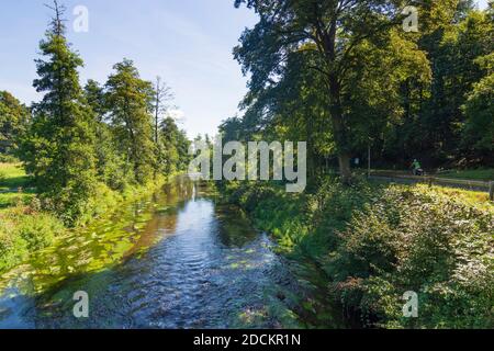 Bily Kostel nad Nisou (Weißkirchen an der Neiße) : Fluss Luzicka Nisa (Lausitzer Neiße, Lausitzer Neiße) in , Liberecky, Region Liberec, Reichenberg Stockfoto