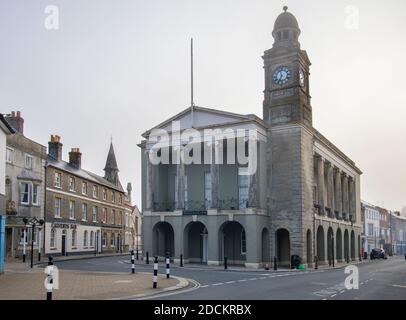 Nebel und Nebel über der guildhall in newport am isle of wight Stockfoto