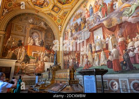 Saal der Unbefleckten Empfängnis mit Fresken aus dem 19. Jahrhundert von Francesco Podesti in den Vatikanischen Museen, Rom, Italien Stockfoto