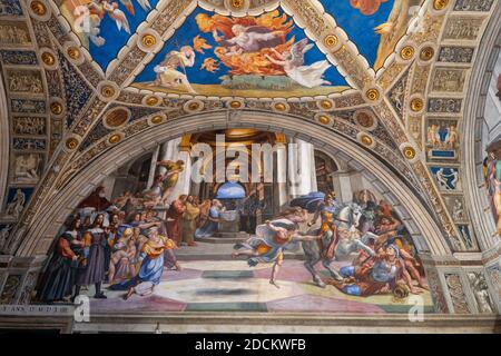 Vertreibung des Heliodorus aus dem Tempelfresko, Saal des Heliodorus, Säle des Raffael, Innenraum der Vatikanischen Museen, Rom, Italien Stockfoto