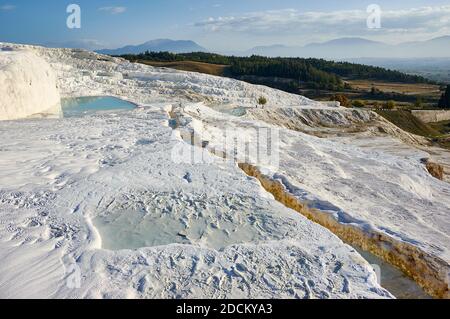 Natürliche Travertin Pools und Terrassen in Pamukkale. Pamukkale, Türkei Stockfoto