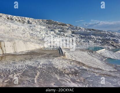 Natürliche Travertin Pools und Terrassen in Pamukkale. Pamukkale, Türkei Stockfoto