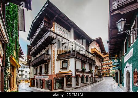 St. Wolfgang, Österreich-4. Oktober 2020. Blick auf kleine Marktstadt am Ufer des Wolfgangsees, Salzkammergut Region.Österreichischer Kulturtourist Stockfoto