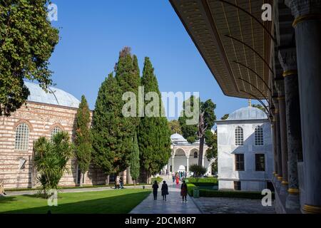Innenansicht des Topkapi-Palastes, der ein großes Museum im Osten des Fatih-Viertels von Istanbul in der Türkei am 24. Oktober 2020 ist. Stockfoto