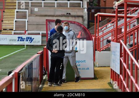 EXETER, ENGLAND. 21. NOVEMBER Oldham Athletic Danny Rowe vor dem Sky Bet League 2 Spiel zwischen Exeter City und Oldham Athletic im St James' Park, Exeter am Samstag, 21. November 2020. (Kredit: Eddie Garvey, Mi News) Kredit: MI Nachrichten & Sport /Alamy Live Nachrichten Stockfoto