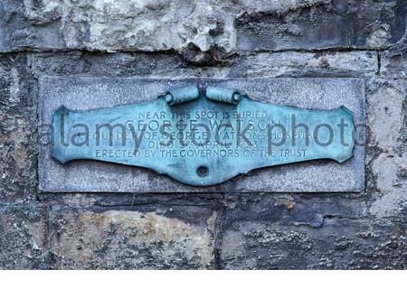 George Watson, 1654 – 1723, war ein schottischer Philanthrop, der das George Watson College gründete. Gedenktafel in Greyfriars Kirkyard Edinburgh Stockfoto