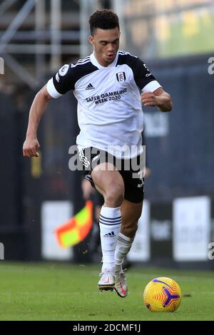 London, Großbritannien. November 2020. Antonee Robinson von Fulham in Aktion während des Spiels. Premier League Spiel, Fulham gegen Everton im Craven Cottage in London am Sonntag, den 22. November 2020. Dieses Bild darf nur für redaktionelle Zwecke verwendet werden. Nur redaktionelle Verwendung, Lizenz für kommerzielle Nutzung erforderlich. Keine Verwendung in Wetten, Spiele oder ein einzelner Club / Liga / Spieler Publikationen. PIC von Steffan Bowen / Andrew Orchard Sport Fotografie / Alamy Live News Kredit: Andrew Orchard Sport Fotografie / Alamy Live News Stockfoto