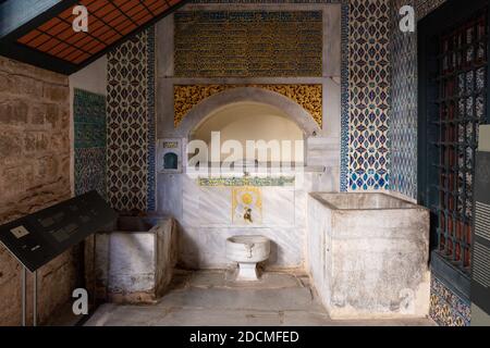 Innenansicht des Kaiserlichen Harems im Topkapi-Palast, einem großen Museum im Osten des Istanbuler Stadtteils Fatih in der Türkei. Stockfoto